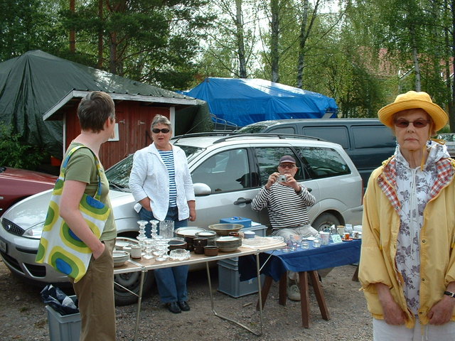 Uncle David and Aunty Kirsti's table sale